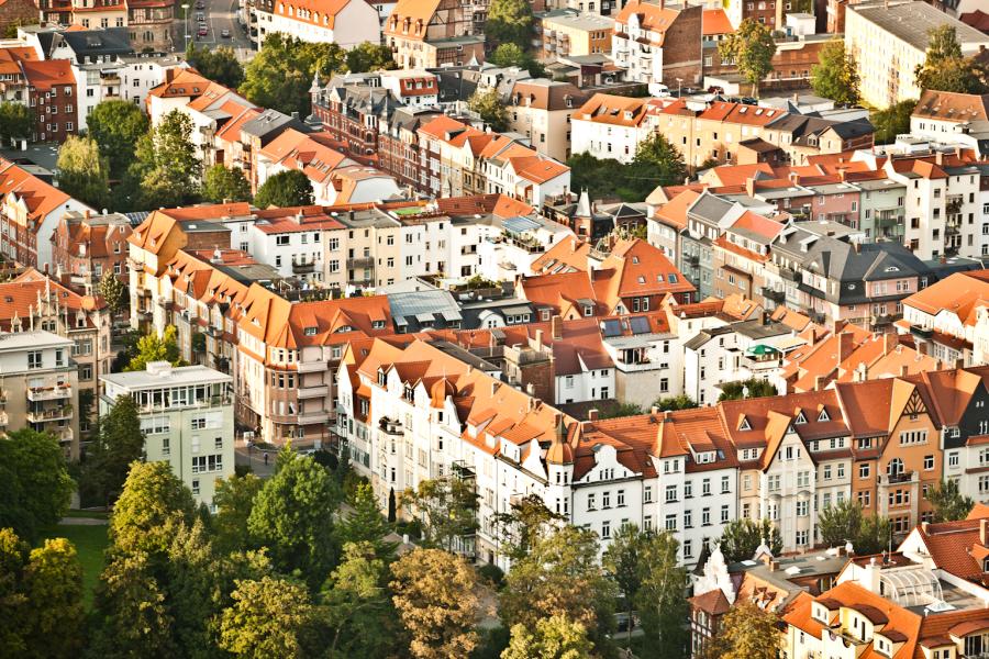 Ein Luftbild eines Stadtgebietes