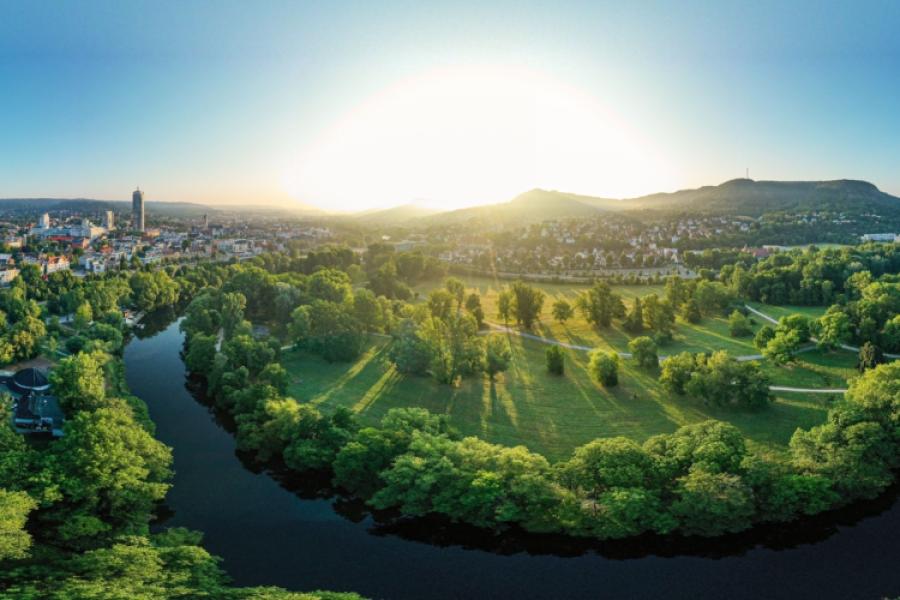 Panorama von Jena mit Blick auf das Paradies und die Saale