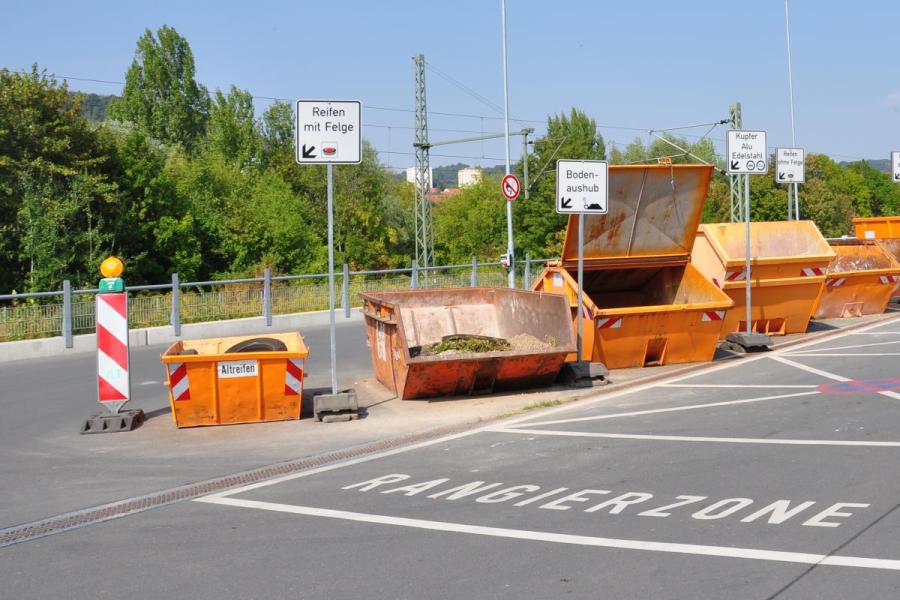 Behälter auf dem Wertstoffhof