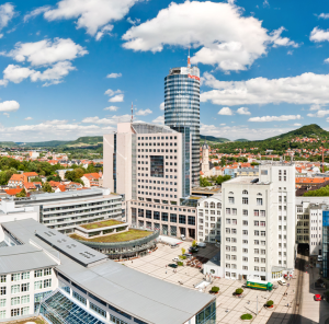 Panoramansicht Jenas mit Blick auf den Jentower