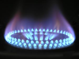 Gasflamme mit einem blauen Schein