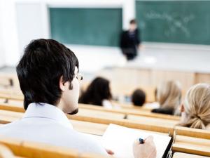 Studierende im Hörsaal der Ernst Abbe Hochschule Jena